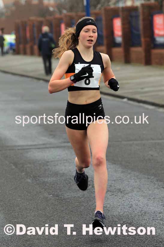 Womens under-17s 5k, 2023 Northern Mens 12 stage and Womens 6 Stage Relays and Young Athletes, Redcar. Photo: David T. Hewitson/Sports for All Pics